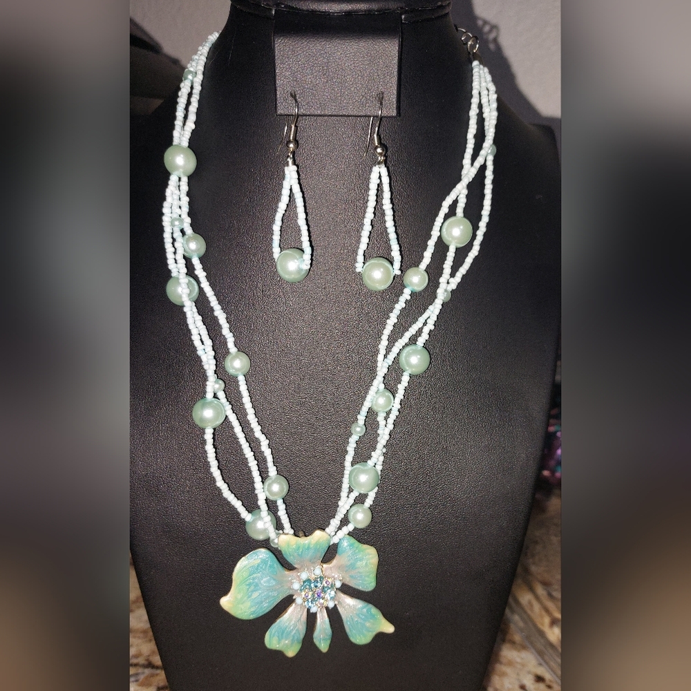 Necklace & Earrings   Flower being the centerpiece.